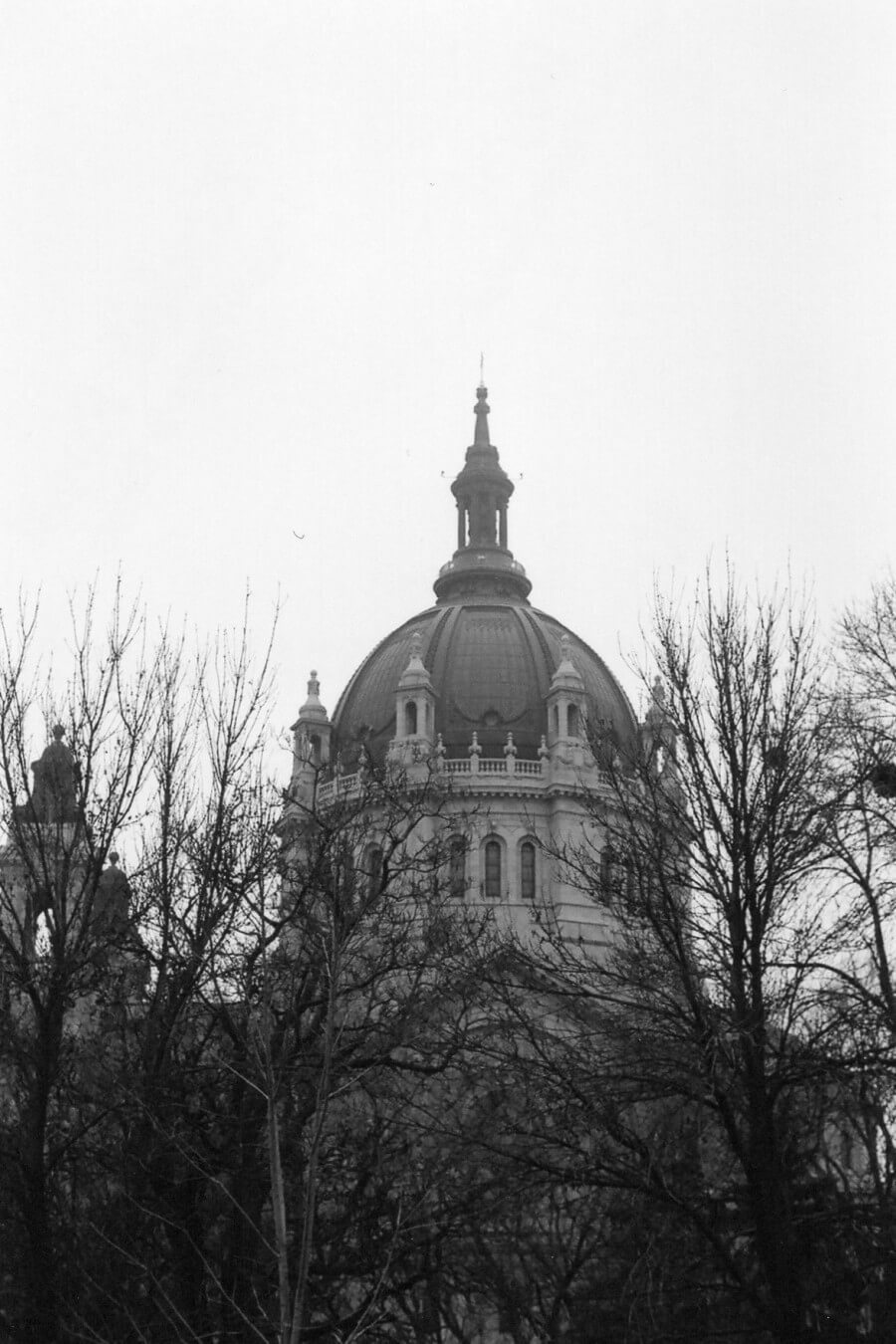 Black and white photo of the St. Paul Cathedral.